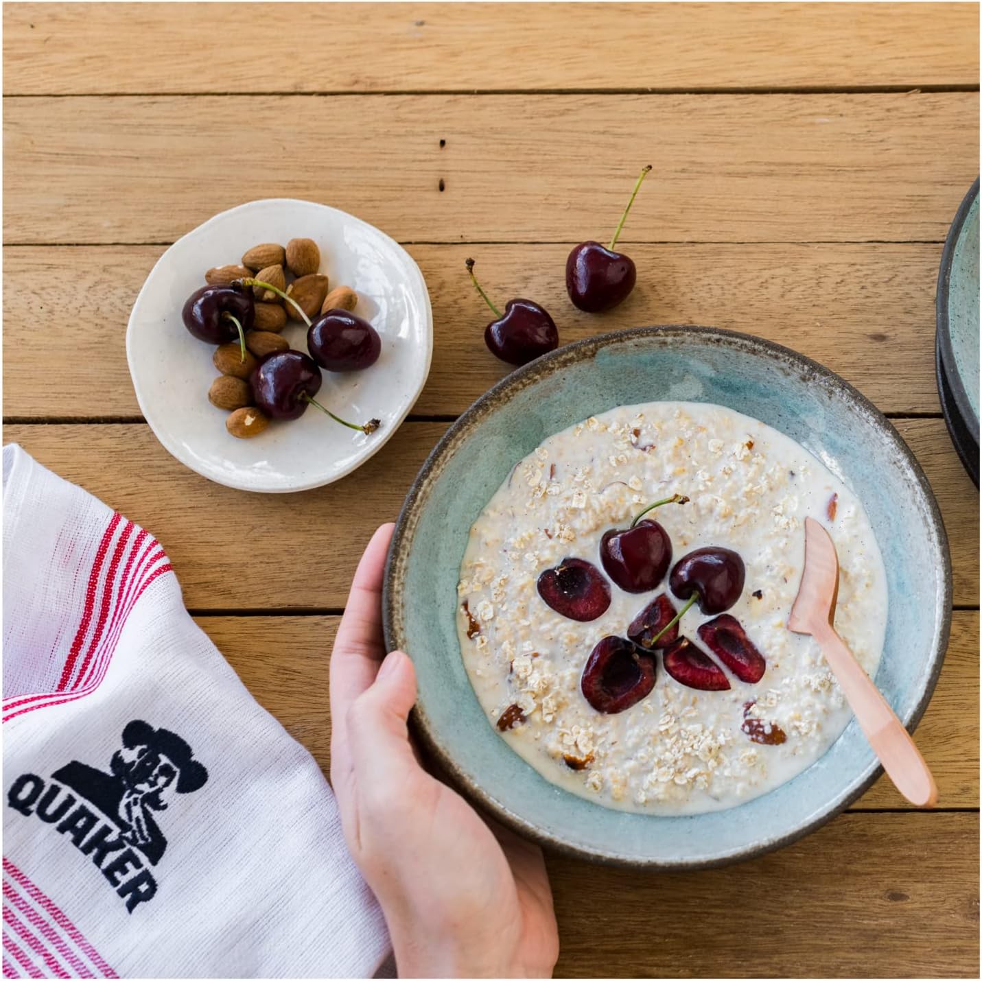 Quaker British Porridge Rolled Oats 1kg (Packing May Vary)